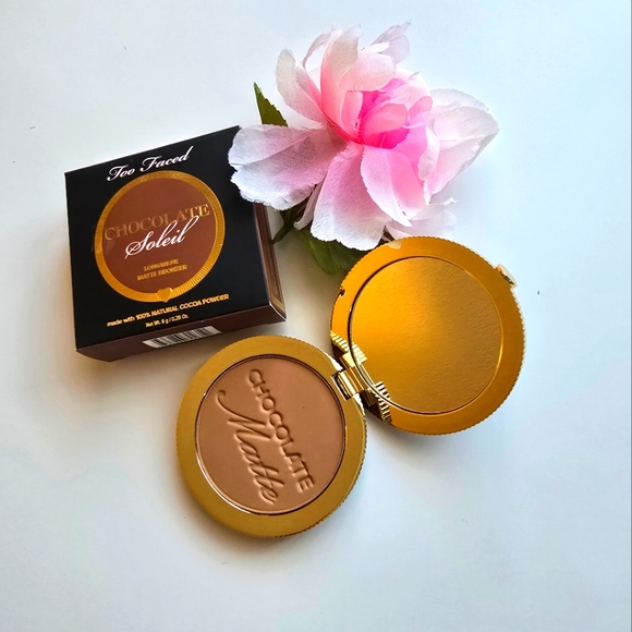 Too Faced Matte Bronzer in Chocolate - Picture 2 of 4